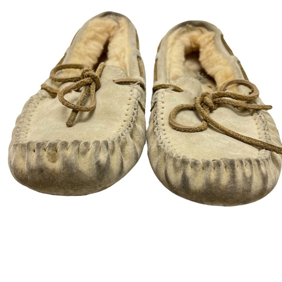 UGG AUSTRALIA Moccasins Cream Suede Leather Flats Slippers 5612 Sherpa Shoes 6 - Picture 2 of 16